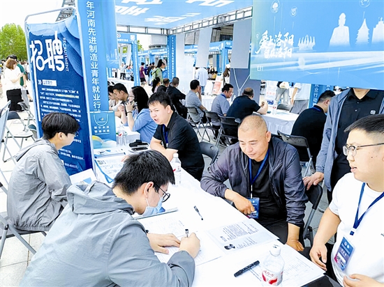 开展专场招聘活动”